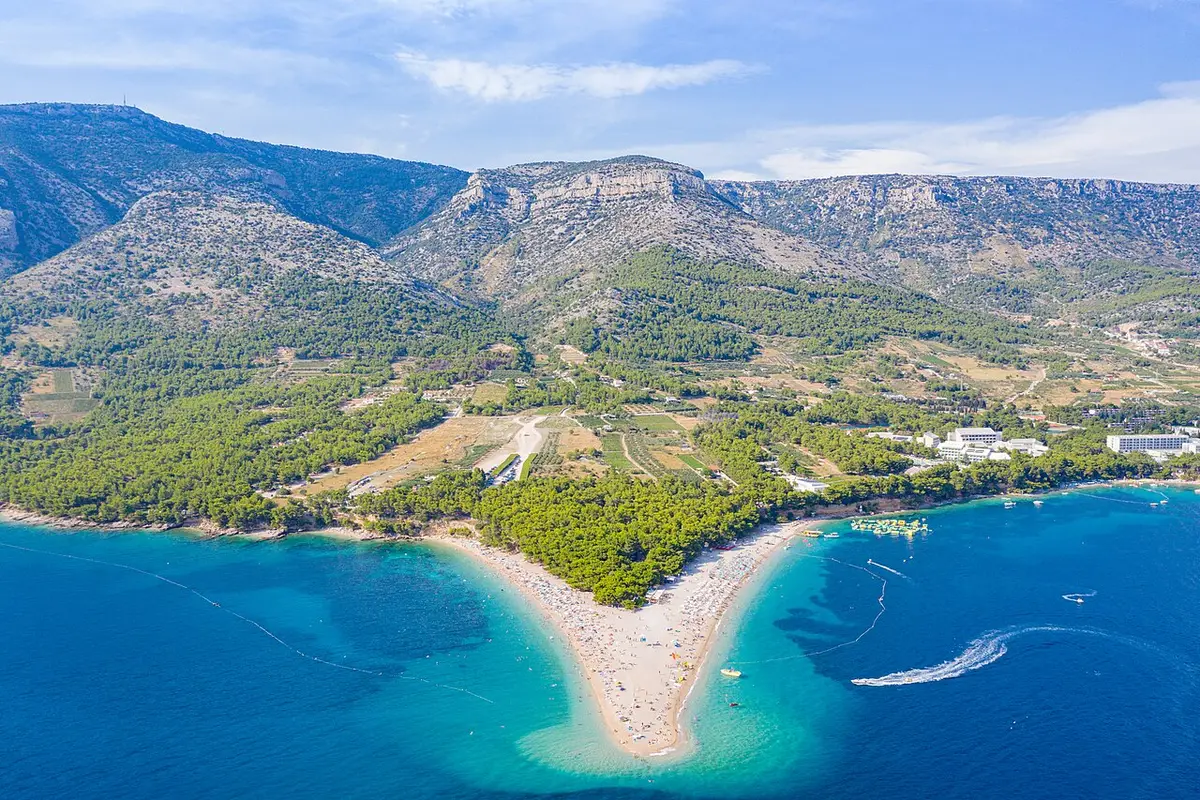 Zlatni Rat vid Bol, en av resplanens stranddagar